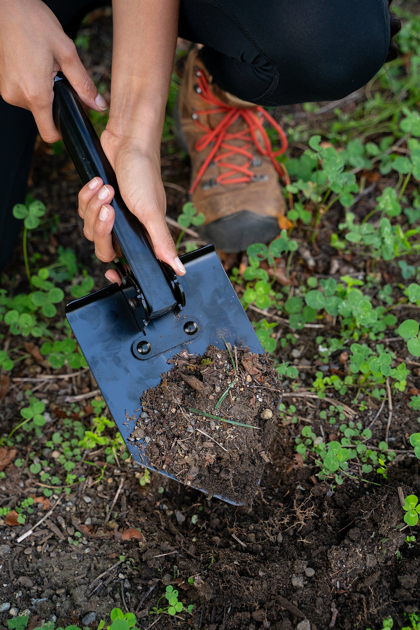 Folding Shovel with Saw