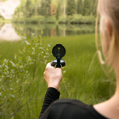 Boussole à lentille